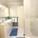 Azul Window 圣米格尔德阿沃纳